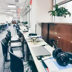 从教师到卖货主播,三位教培从业者的辗转一年3