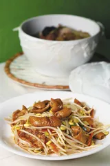 海鲜街菜馆：芽菜炒大肠