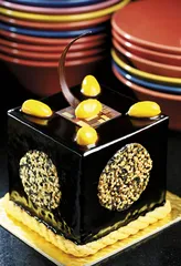 凯宾斯基Kempi Deli：黑白脆芝麻巧克力慕司