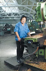 尉凤英 为了报恩的劳模