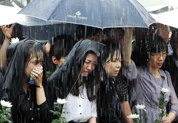 卢武铉之死：理想与冲突