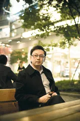 他的喧嚣与寂寞