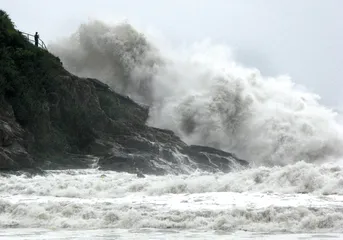 “黑格比”过境白藤湖