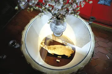 加拉·萨尔瓦多·达利的三角4