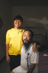 两个人，在路上