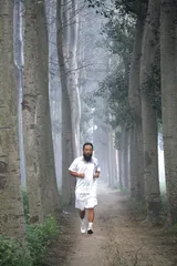 两个人，在路上1