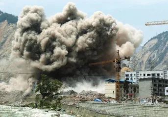 “不能把建筑倒塌的责任都推在贫穷上面”1