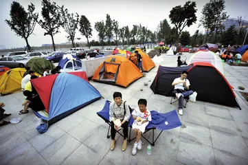 余震中的民间成都