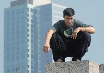 ​那个不好好走路的人