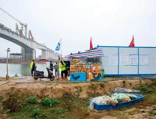 干旱来临时,渔民上岸后6