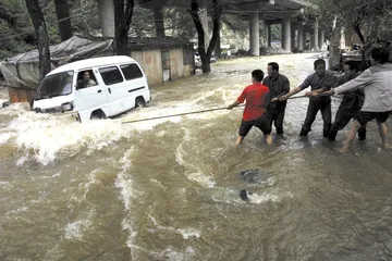 百年未遇暴雨与气候变暖1