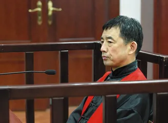 慈善富豪背后的真相