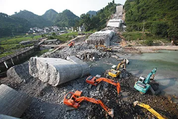 凤凰“8·13”意料中的塌桥事故1