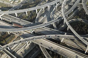 赣粤高速:公路股也成长