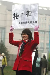 冬日街头的 拥抱2