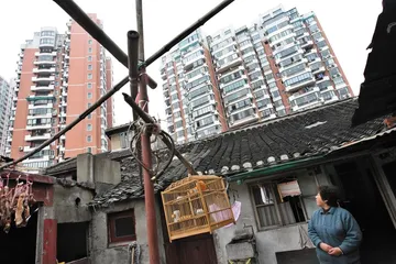 3个家庭来共同支撑1套住房的风险