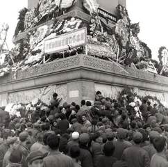 ​1976年4月5日—王文澜:用相机定格历史2