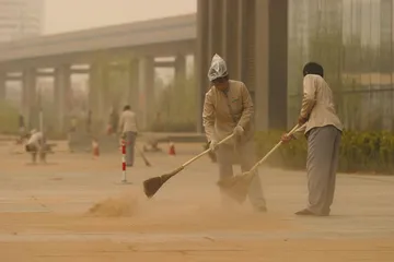 ​T70列车事件与沙尘暴路径中的可控因素1