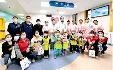 “常妈妈”,给2000患儿一个家2