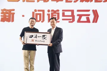 许荣茂：带领2000名香港青年“内地取经”1