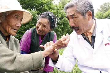 ​央嘎：让藏医学离世界再近一些