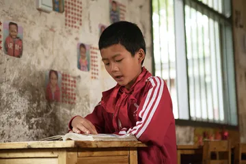 校长黄明芳和她的民办小学2