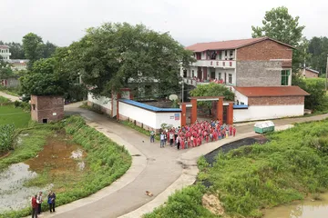 校长黄明芳和她的民办小学4