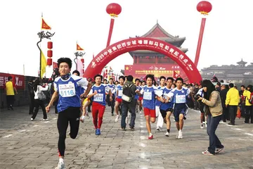 一座城墙与一个城市的 60 年1