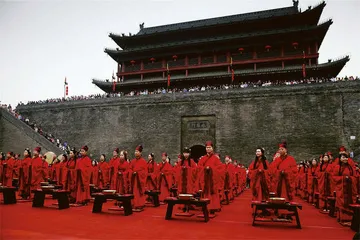一座城墙与一个城市的 60 年3
