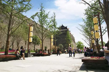 一座城墙与一个城市的 60 年4