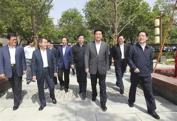 一座城墙与一个城市的 60 年5