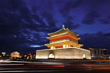 一座城墙与一个城市的 60 年8