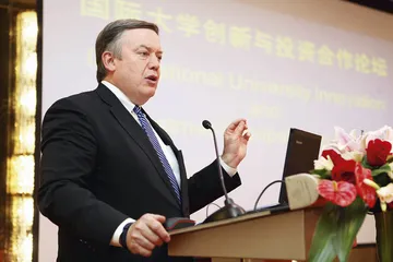 如何为全球化的时代重新设计大学？