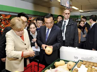 跟随总理访问欧洲