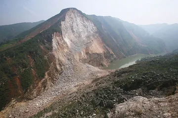 云南鲁甸地震：自救与援助4