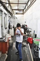 奶西村的少年：城市边缘人