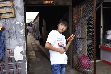 奶西村的少年：城市边缘人1