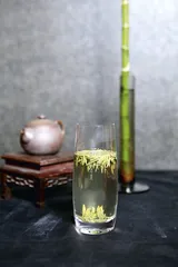 春天从一杯竹叶青开始1