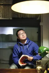 Tony Chou：美式单口里的中国面孔