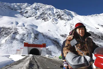墨脱筑路记1