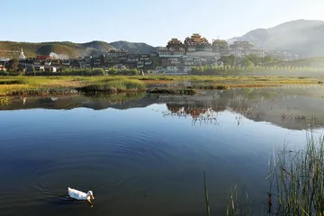 ​穿越古老寺庙与神秘宗教之旅