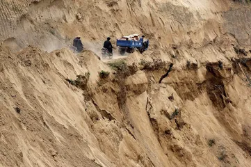 ​物资运输：降雨、帐篷与泥浆路1