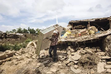 甘肃重灾区：贫困与地震叠加1