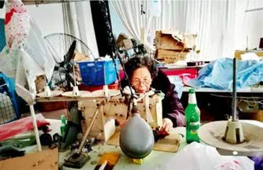 “做人,背可以驼腰不能弯”1