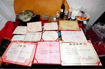 “做人,背可以驼腰不能弯”4