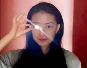 义眼女孩,正在“发光”2