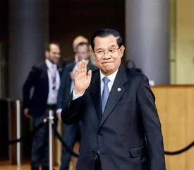 顶流”首相爱拉家常