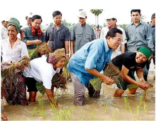 顶流”首相爱拉家常1
