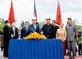 顶流”首相爱拉家常2