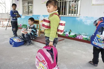 微西村的“船上小学”2